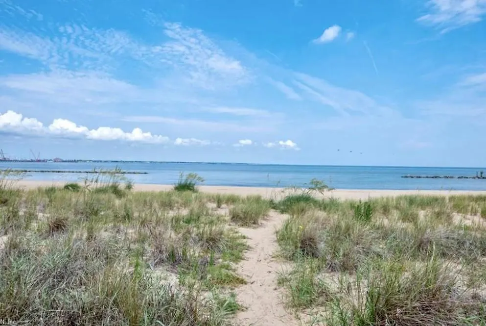 Cozy Condo Steps From The Beach Access Norfolk